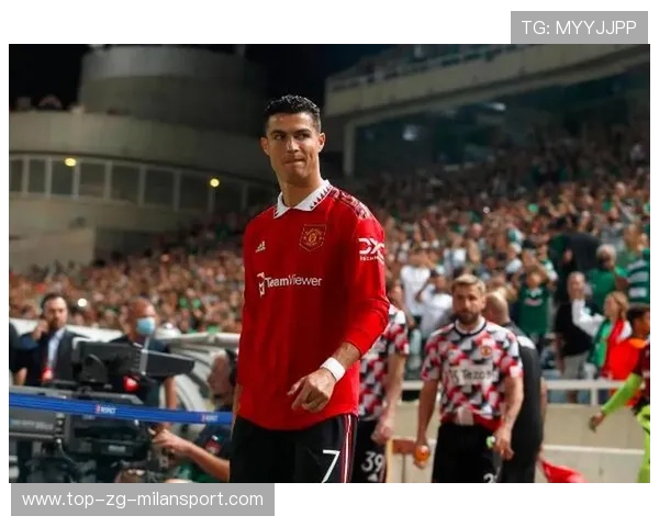 C罗再次梅开二度,曼联4-0大胜热刺,士气高涨